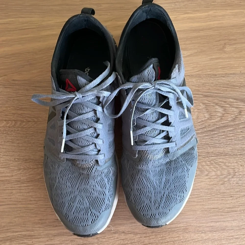 REEBOK GRAY SNEAKERS Size 9.5